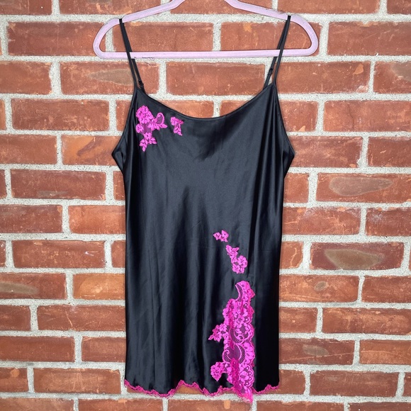 Victoria's Secret Other - Y2K black with pink lace detail slip dress